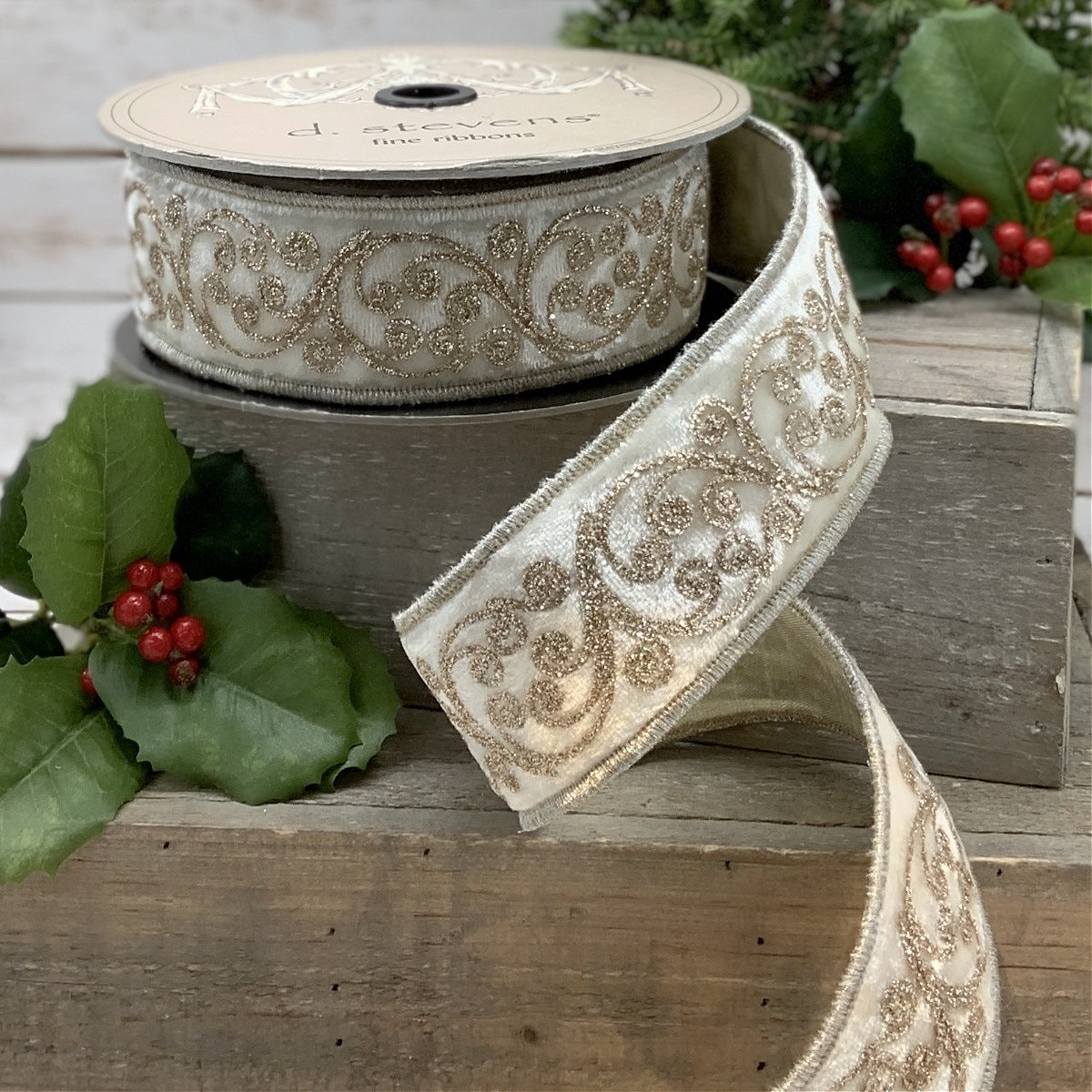 D Stevens White Velvet Mini Swirl
Wired Ribbon
