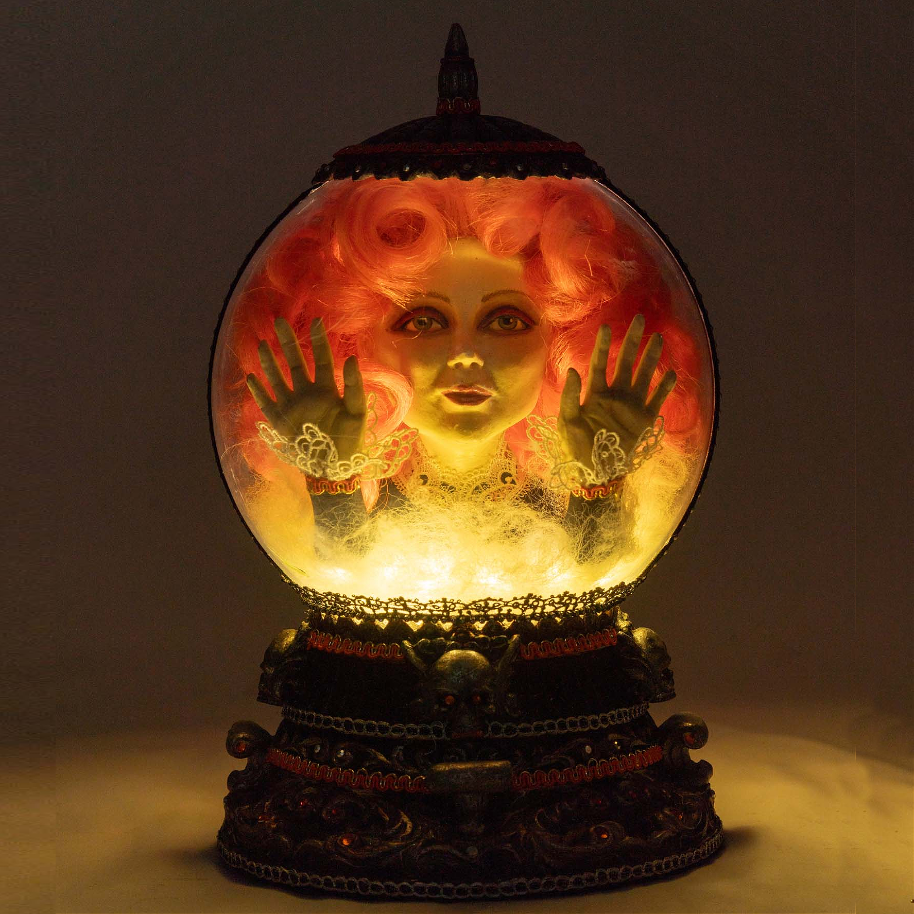 Katherine's Collection Halloween
LED Head In a Crystal Ball